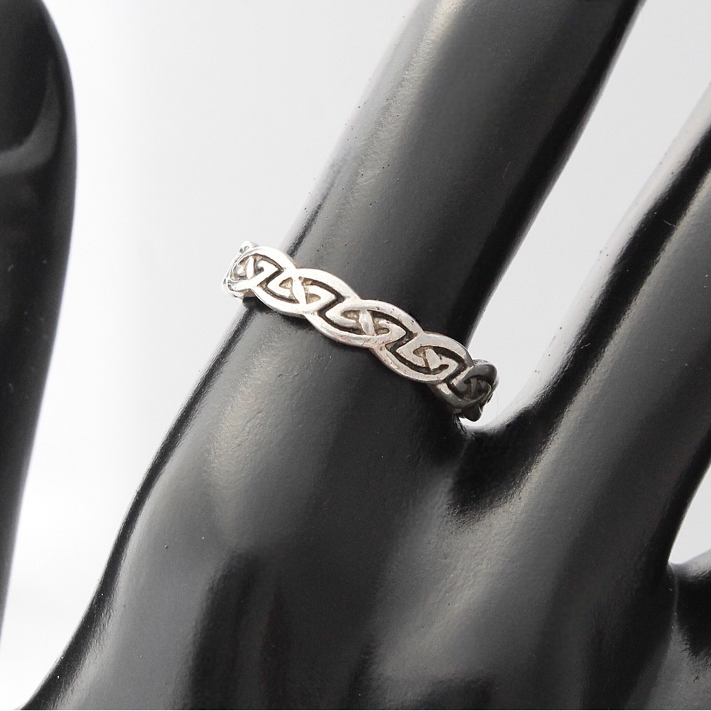 Vintage Sterling Silver Celtic Knot Ring by Avon Size 8 Band Unisex